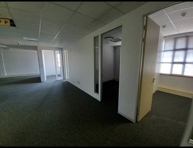 780M² OFFICE TO LET IN BRYANSTON